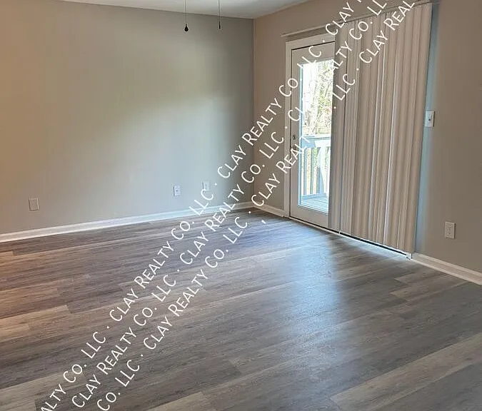 920L Highland Ave — Photo 3
