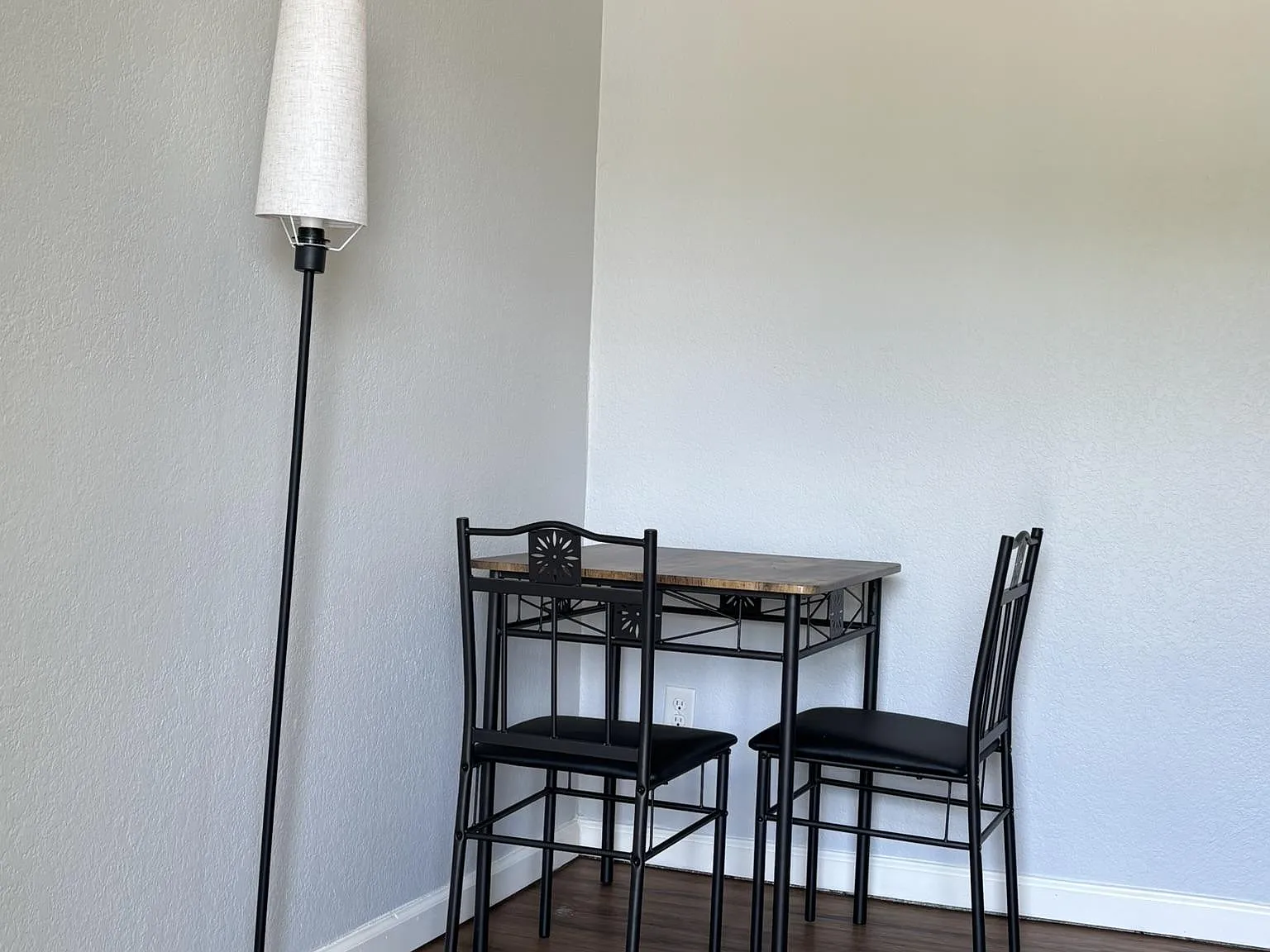 2 bed, 1.0 bath, 680 sqft, $750 — Photo 4