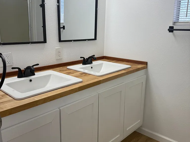 6820 N Blue Blvd — Photo 14