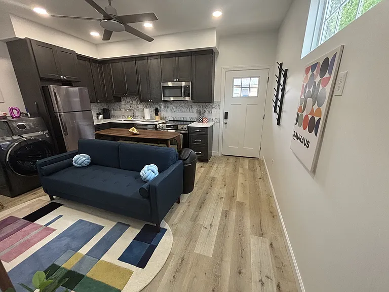 501 Sparella St — Photo 10