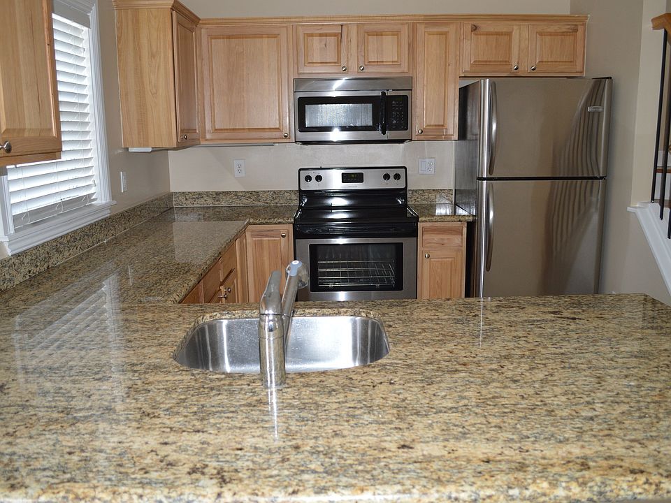 1st image of 305 SE 22nd St