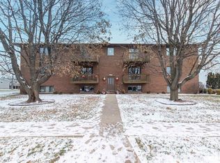 4195 Fairview Dr APT 10, Bettendorf, IA 52722