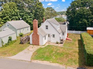 4 Riverview Pl, Quaker Hill, CT 06375