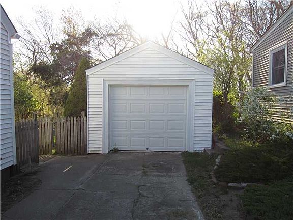 4th image of 169 Knollwood Ave