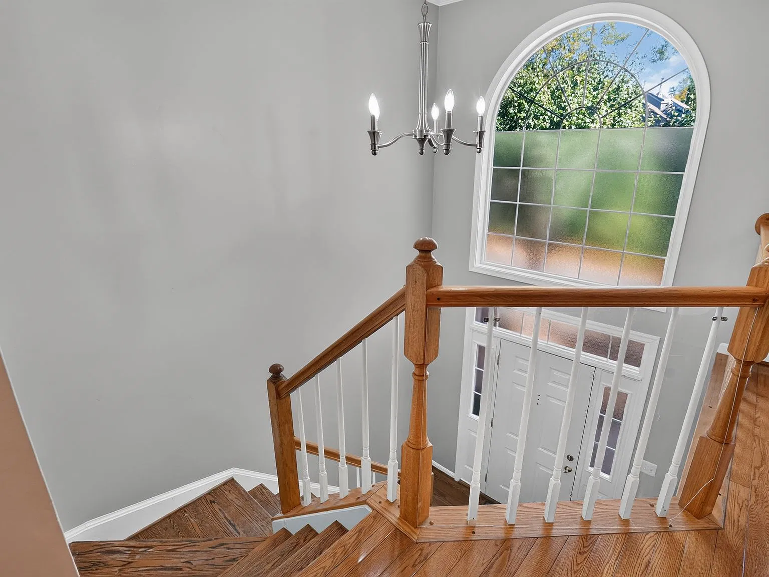 3 bed, 3.5 bath, 2126 sqft, $3,700 — Photo 3