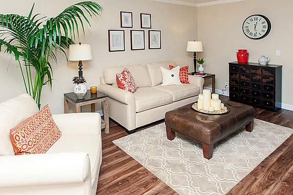 Del Prado Apartment Homes — Photo 2