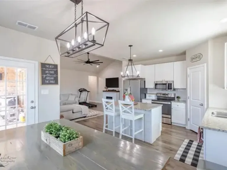 7449 Sleepy Hollow Ln — Photo 8