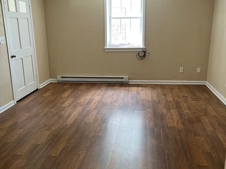 211 College Dr — Photo 32