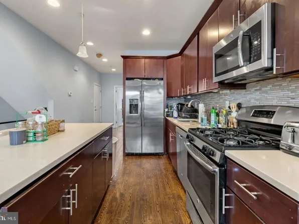 1217 Green St #B, Philadelphia, PA 19123