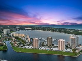 130 Lakeshore Dr, North Palm Beach, FL