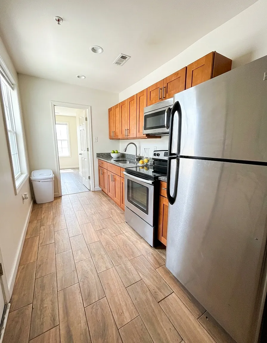 4 bed, $1,899 — Photo 3