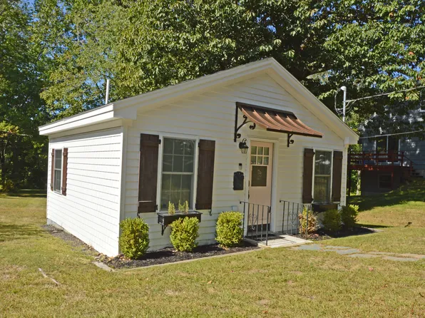 68 Fletcher St, Kennebunk, ME 04043