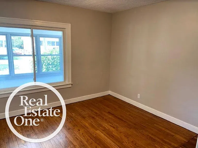 23909 Elmira St — Photo 10