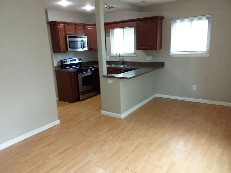 122 N Lafayette Ave — Photo 2