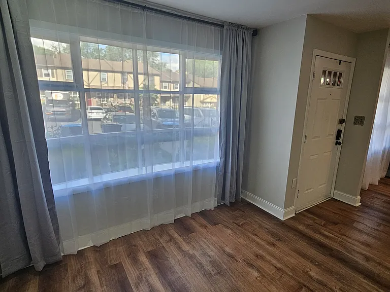 1258 Lisa Dr — Photo 6