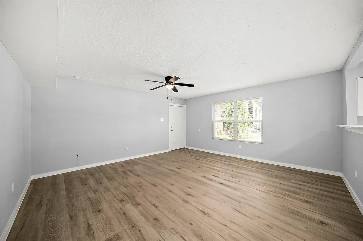 Building Photo - 16415 Woodrow St #24