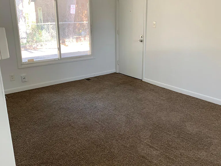 18424 Lake Shore Blvd #5 — Photo 2