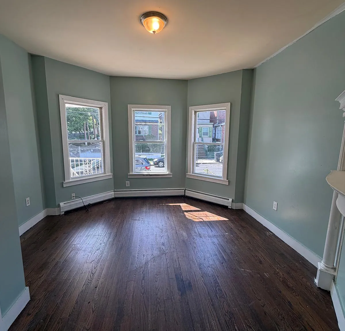 4 bed, $2,600 — Photo 2