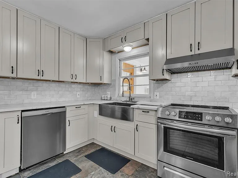 4918 Ainsley Ave — Photo 9
