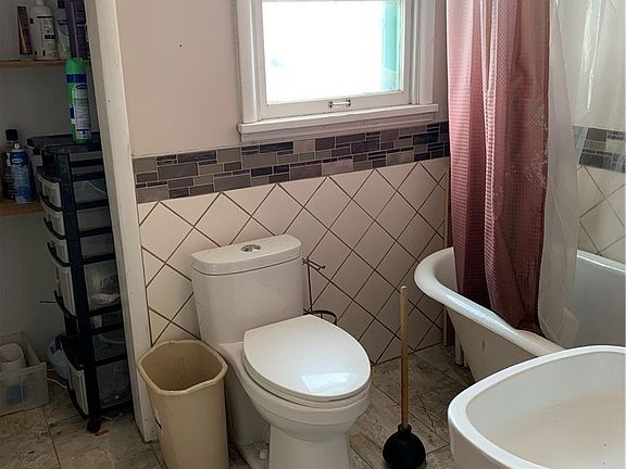 5th image of 302 E 1st Ave