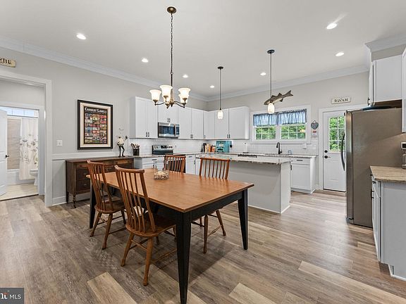 5th image of 1016 Royal Way
