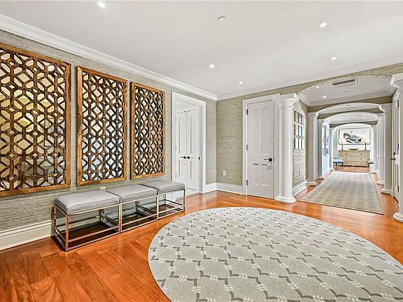 4th image of 1 Bluff Ave #4