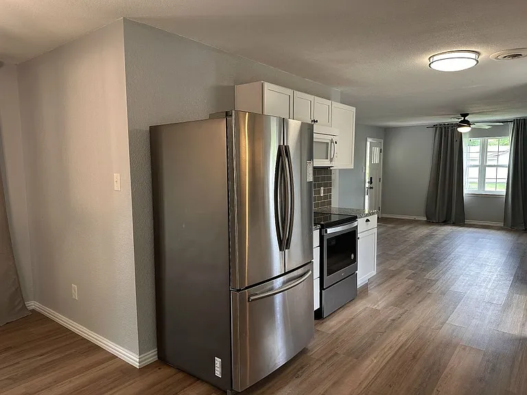 105 E Cherokee Dr — Photo 8