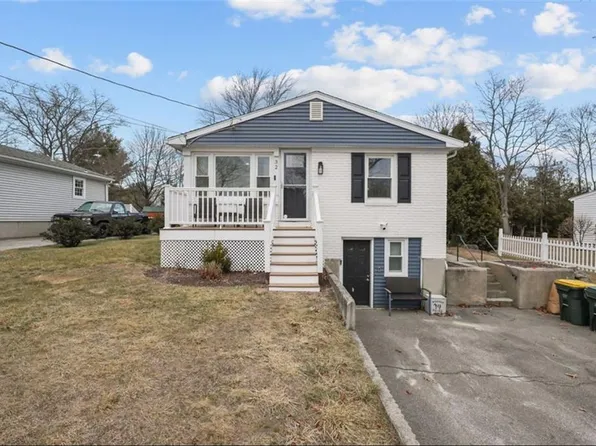 32 Deer Run Trl, Smithfield, RI 02917