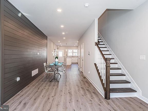 5th image of 1333 Division St