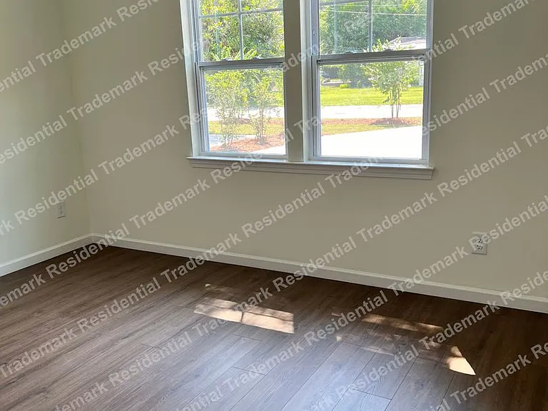 109 Avondale Ave — Photo 10