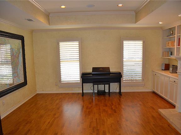 4th image of 5309 Collinwood Ave