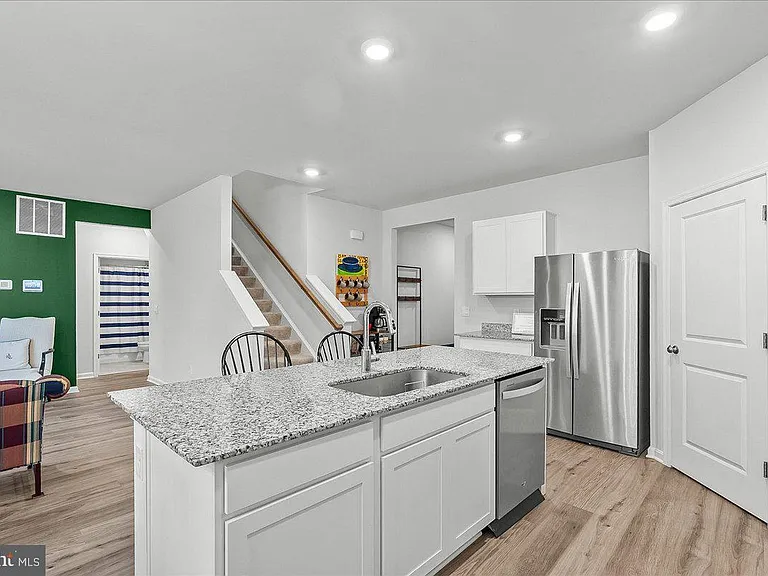 109 Woodford Dr — Photo 8