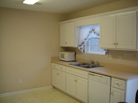 2nd image of 2721 Culverton Dr