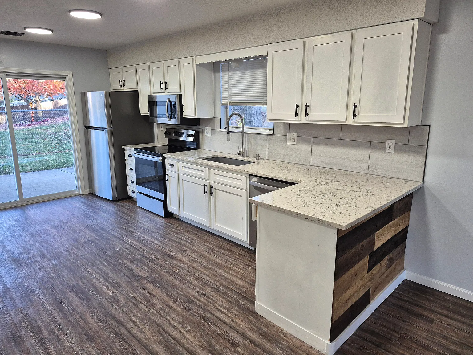 2 bed, 1.0 bath, 1024 sqft, $1,350 — Photo 2