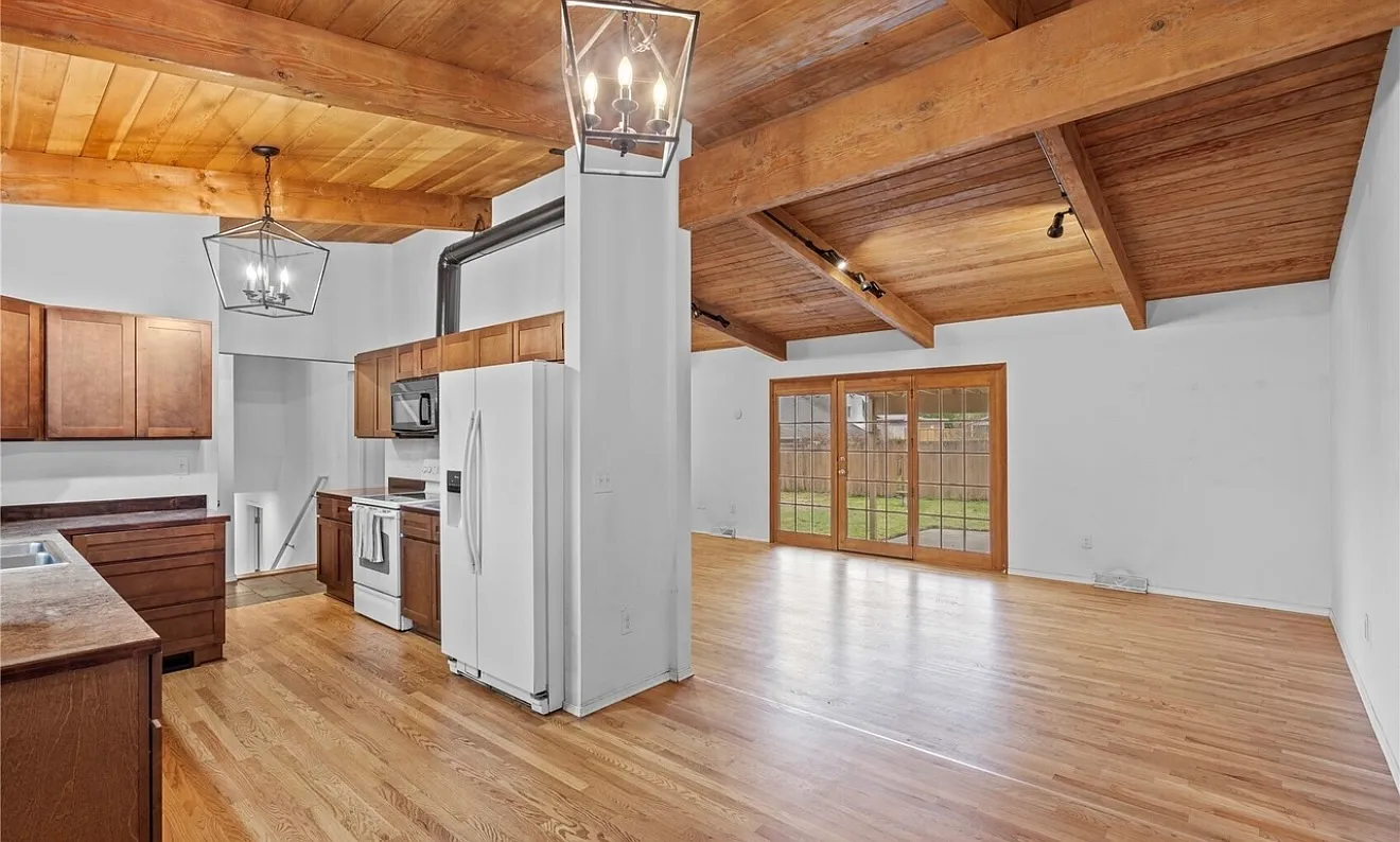 8 bed, 2868 sqft, $650 — Photo 3