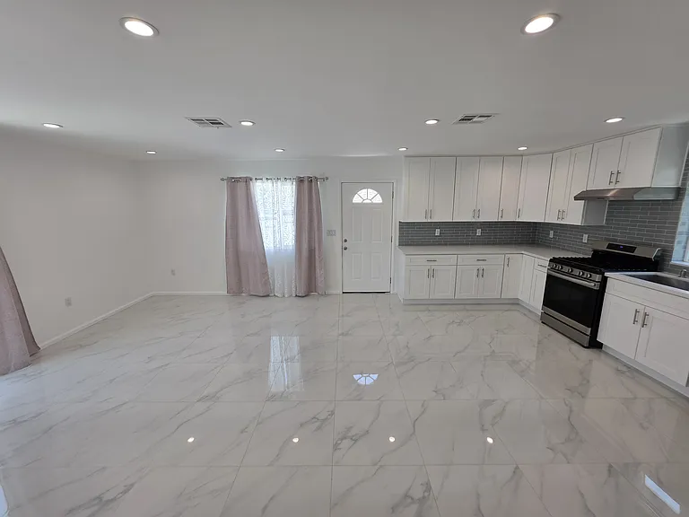 10924 Woodward Ave — Photo 24
