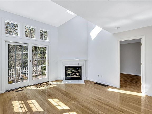 3rd image of 9 Red Cedar Road UNIT 9