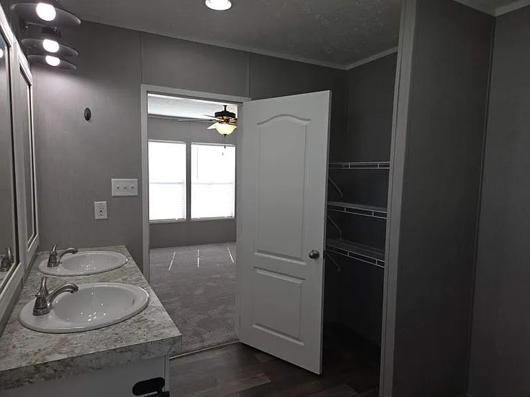 58 Charles Ave — Photo 10