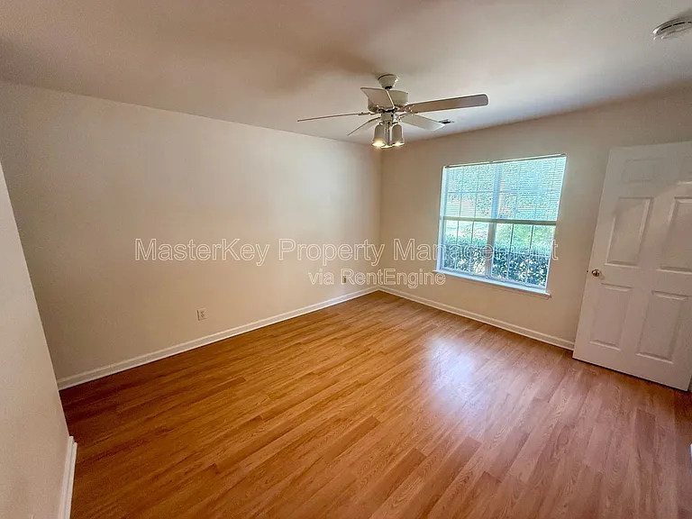 327 Saint Thomas Dr — Photo 12