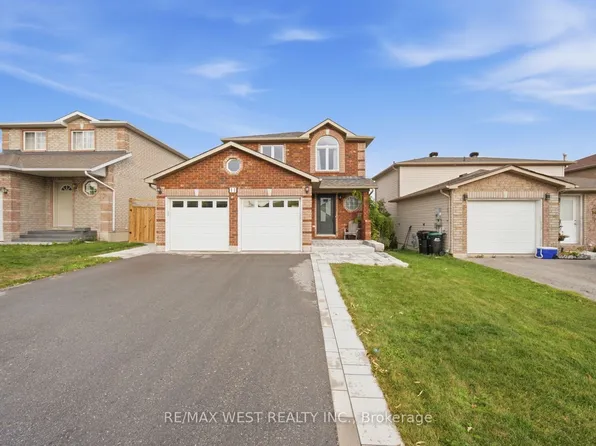 11 Ambler Bay, Barrie, ON L4M 7A4