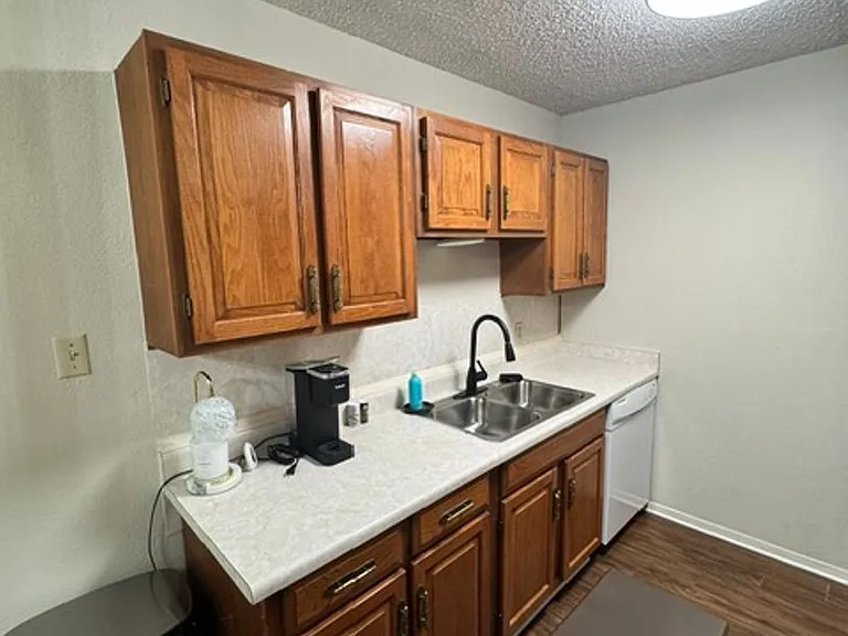 985 Minter Ln — Photo 4
