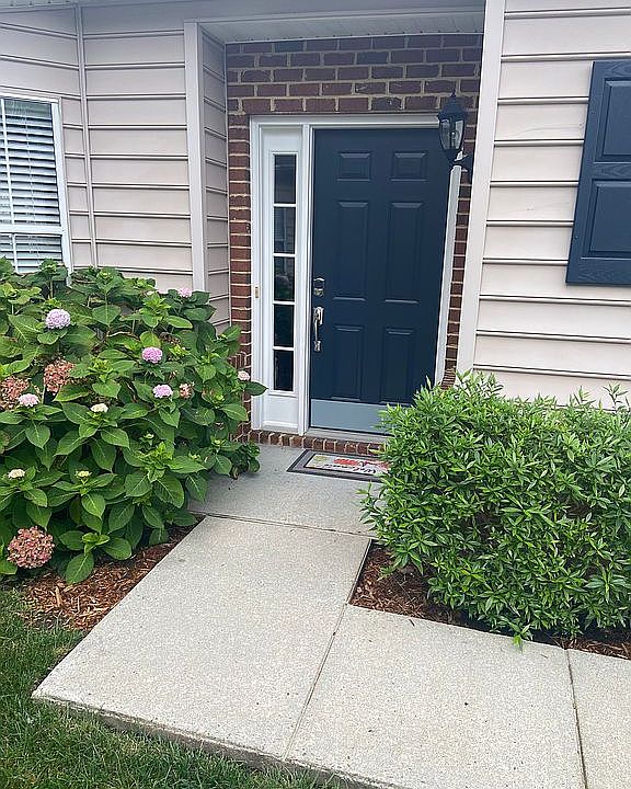 1st image of 117 Belmont Cir