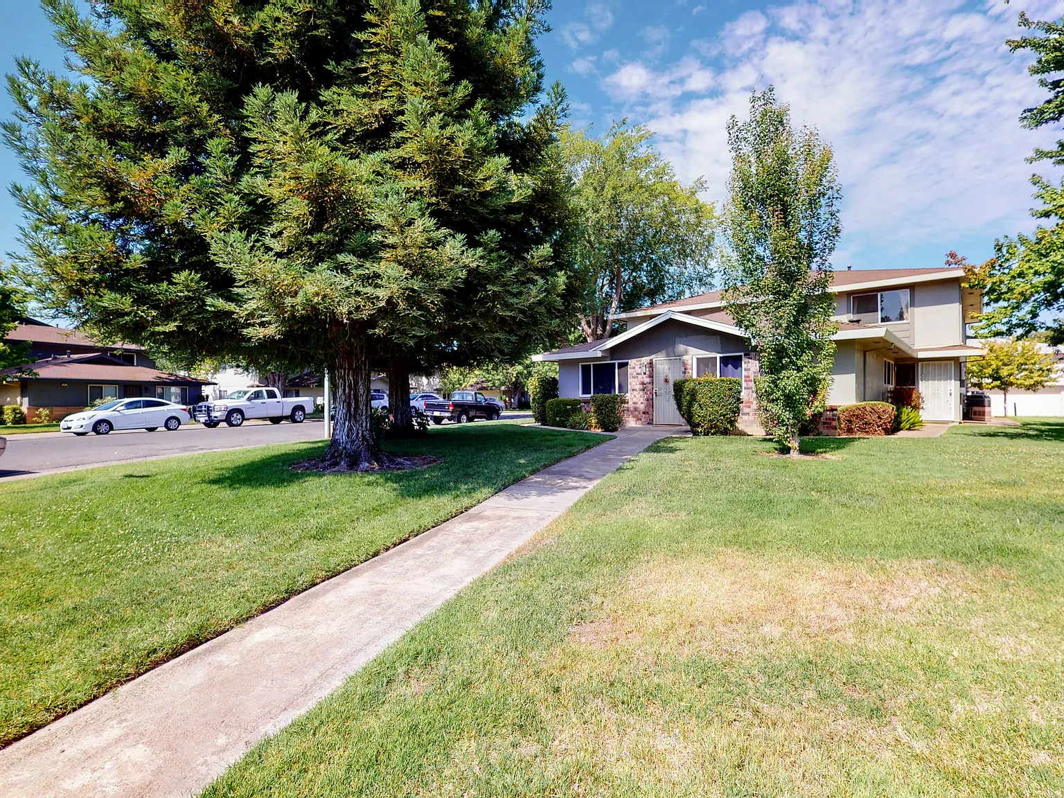 2 bed, 924 sqft, $1,900 — Photo 3