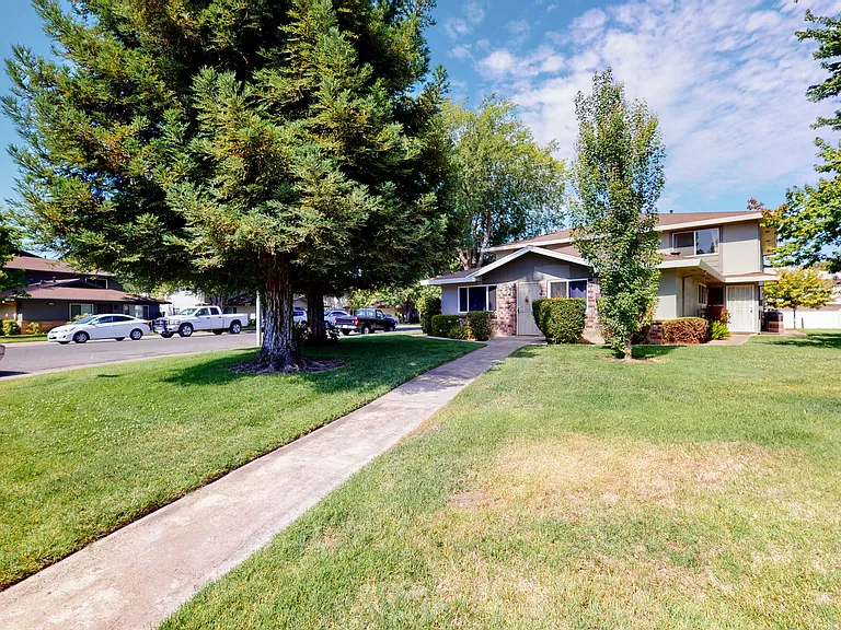 6201 Carlow Dr #4 — Photo 3