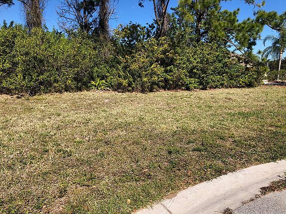 2nd image of 813 Yellow Wood Ct SE