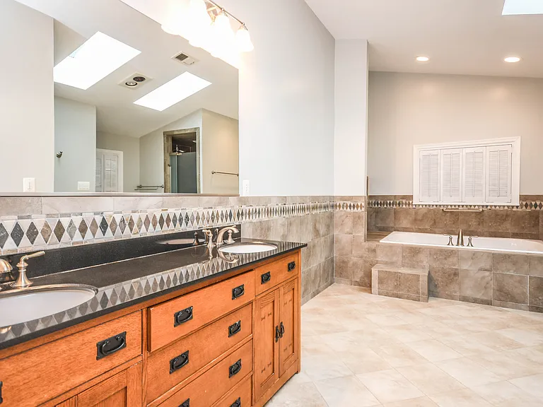 9627 Locust Hill Dr — Photo 18
