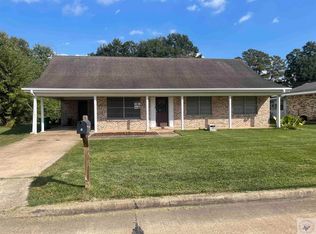 8 N Pinewood Dr, Texarkana, TX 75501