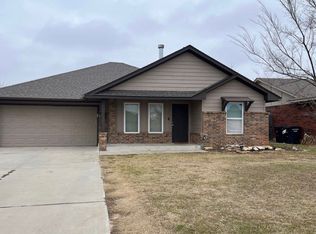 621 SW 7th St, Moore, OK 73160