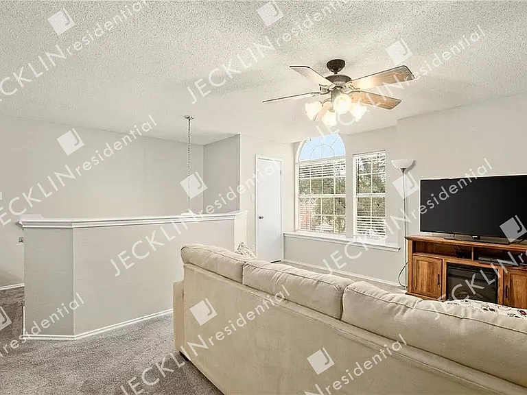 13805 Lothian Dr — Photo 15