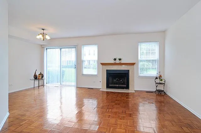 222 White Branch Ct — Photo 2